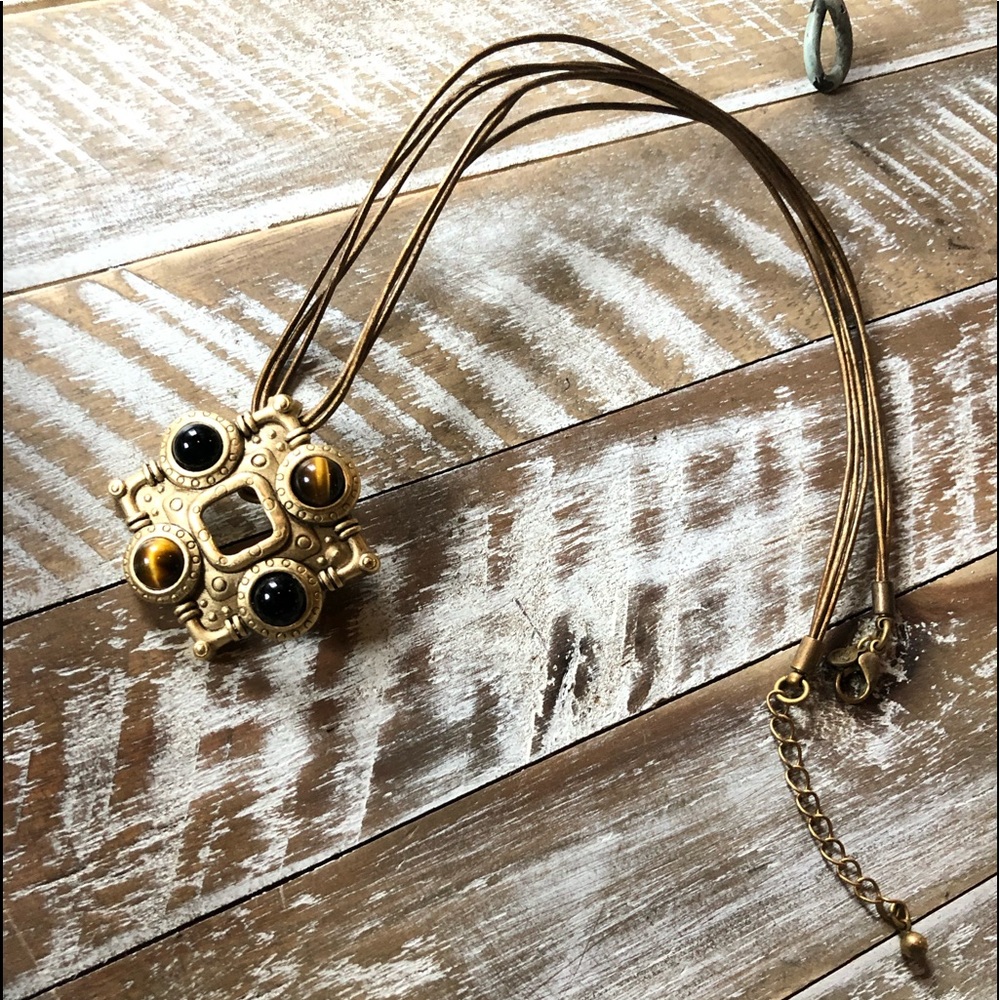 Leather pendent necklace - Picture 2 of 8